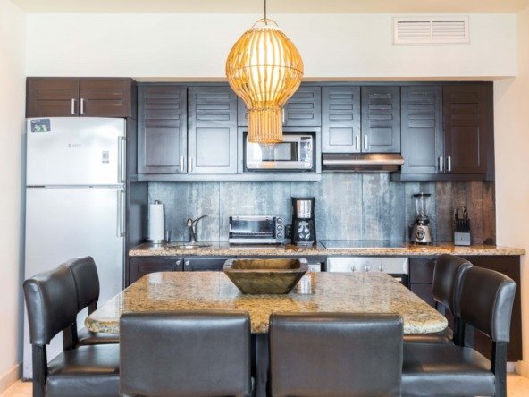Departamento venta playa del carmen-comedor con cocina integral al fondo