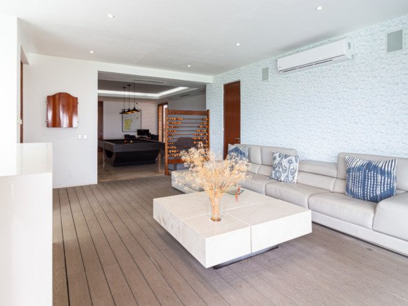 Casa venta isla dorada zona hotelera cancún - estudio con vista al fondo hacia la sala de juegos