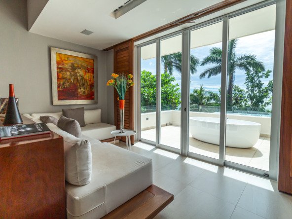 Casa venta isla dorada zona hotelera cancún - vista hacia el jacuzzi del balcón de recámara