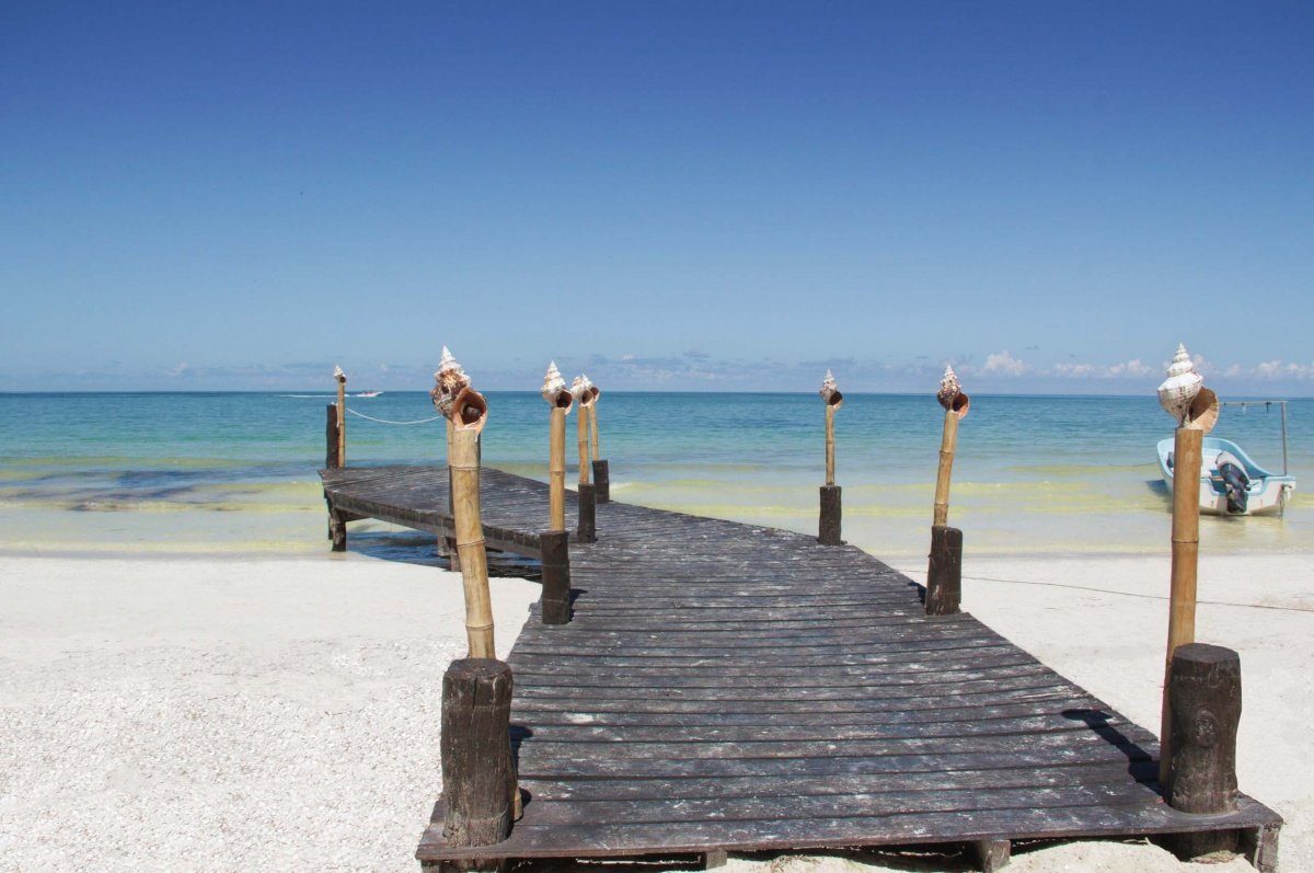 Terreno en venta en isla holbox - vista el muelle y el mar en el fondo