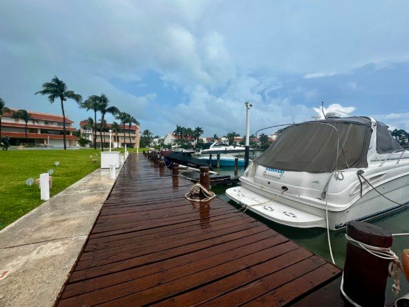 Departamento en Venta en Cancún en Zona Hotelera en Isla Dorada Vista Muelle