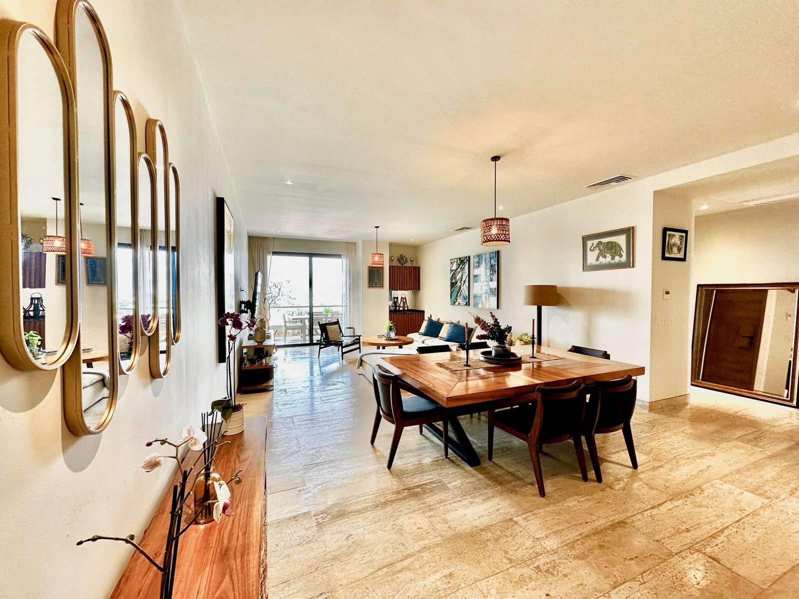 Departamento en Venta o Renta en Vela Towers en Cancún Vista del Comedor y Sala