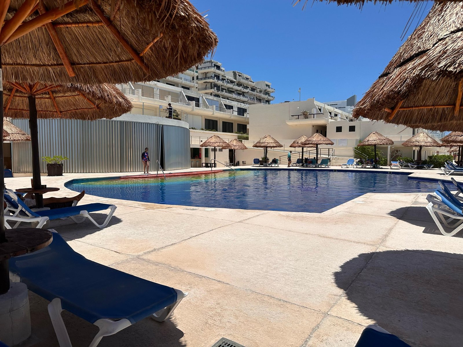 Departamento en venta en Zona Hotelera de Cancún frente al mar-alberca