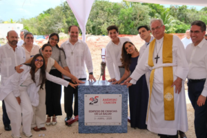 Edificio de salud Universidad Anáhuac Cancun